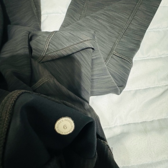 Lululemon Invigorate High-Rise Tight 25"
Heathered Graphite Grey - Picture 5 of 5